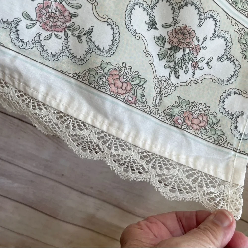 VINTAGE‎ LOUIS NICHOLE FLAT SHEET AND 3 PILLOWCASES